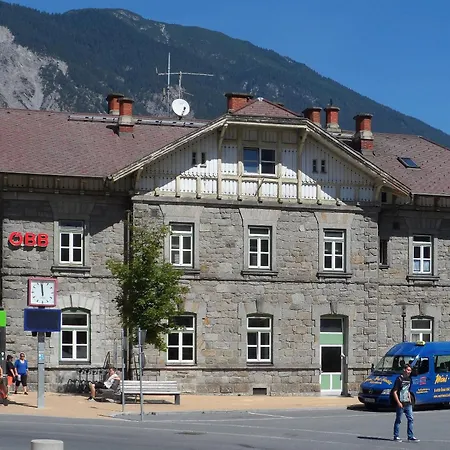 Conveniently Located Alpine Lejlighed Ötztal-Bahnhof