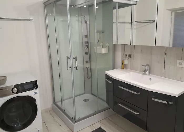 Conveniently Located Alpine *